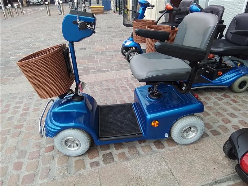 Roma Sovereign 4 - Blue | Northampton - Eden Mobility