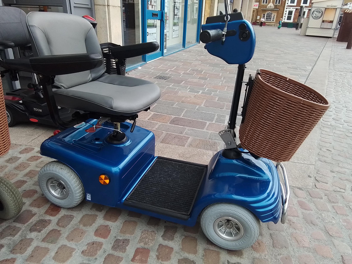 Roma Sovereign 4 - Blue | Northampton