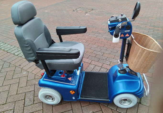 Roma Sovereign 4 side view - Eden Mobility