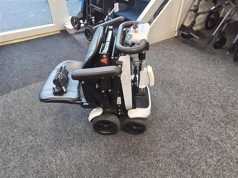 Solax Genie - white | Hull, Holderness Rd - Eden Mobility