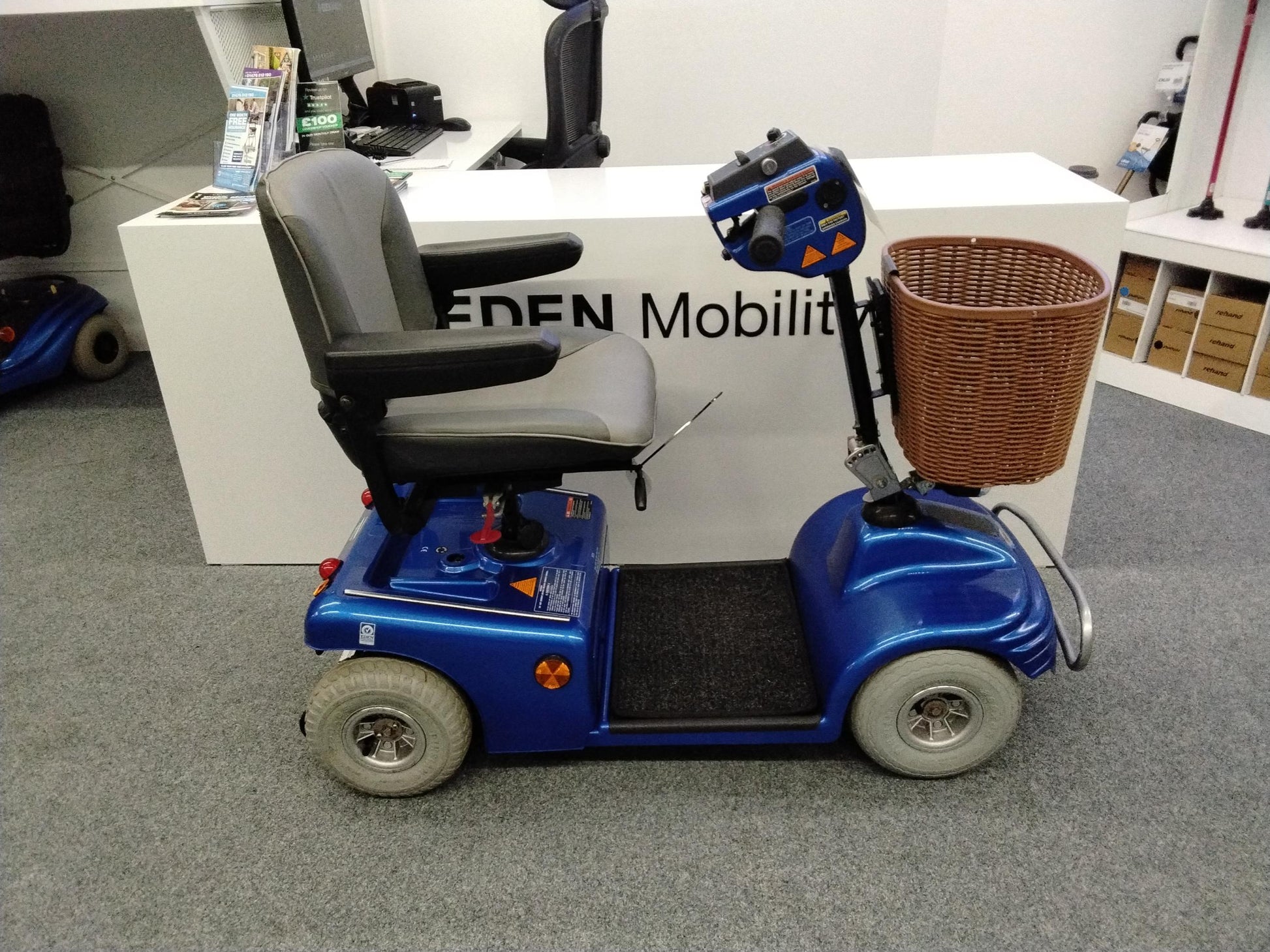 Side View Reconditioned Scooter North Point (Roma Sovereign 4)