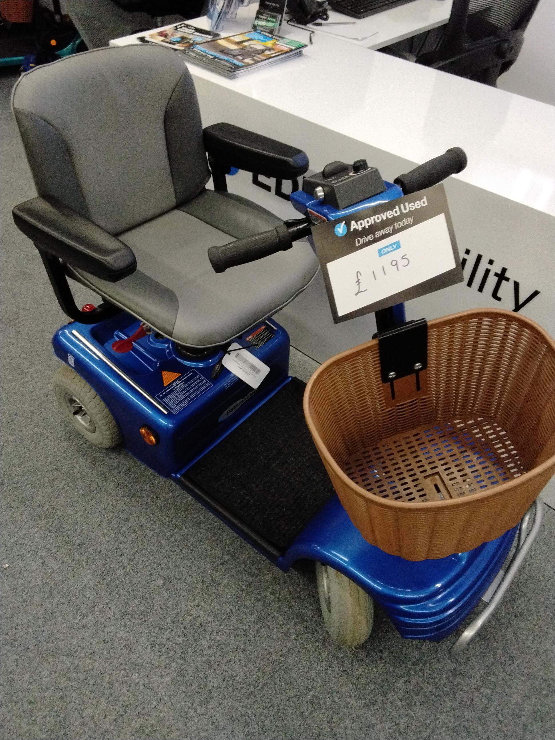 Angled View Reconditioned Scooter North Point (Roma Sovereign 4)