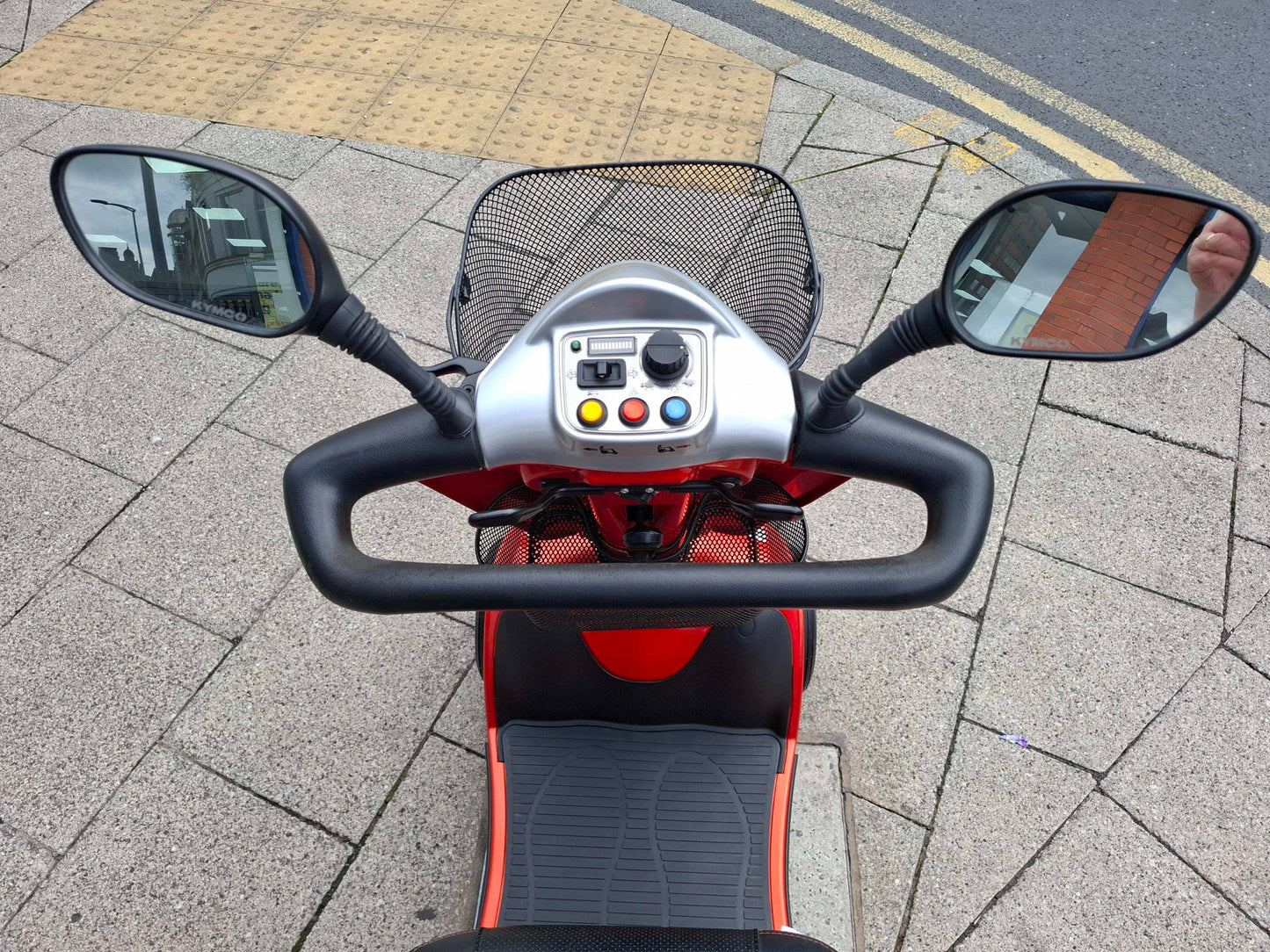 Close up of the Kymco midi in Orange