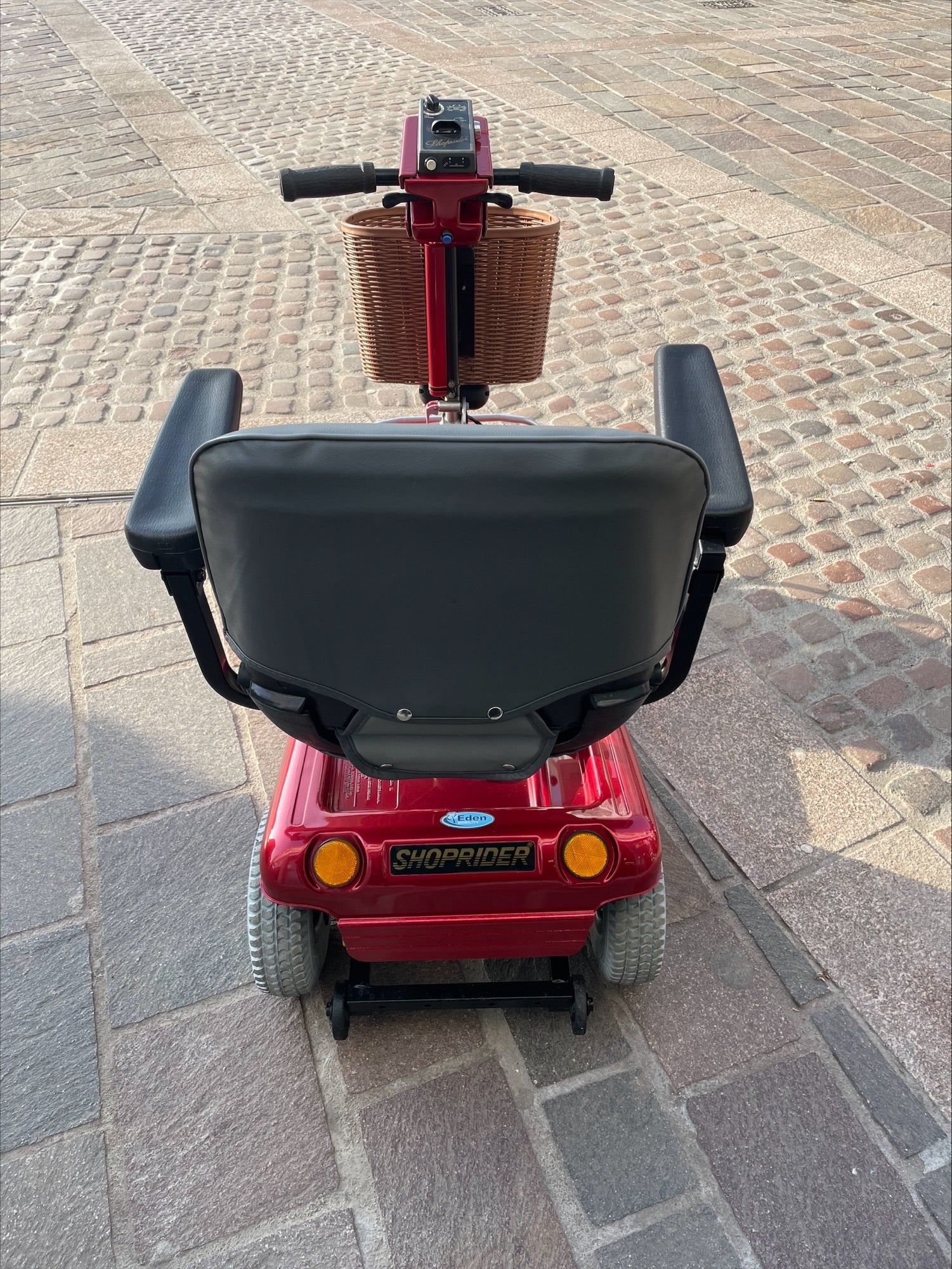 Roma Sovereign 4 (Red) - Eden Mobility