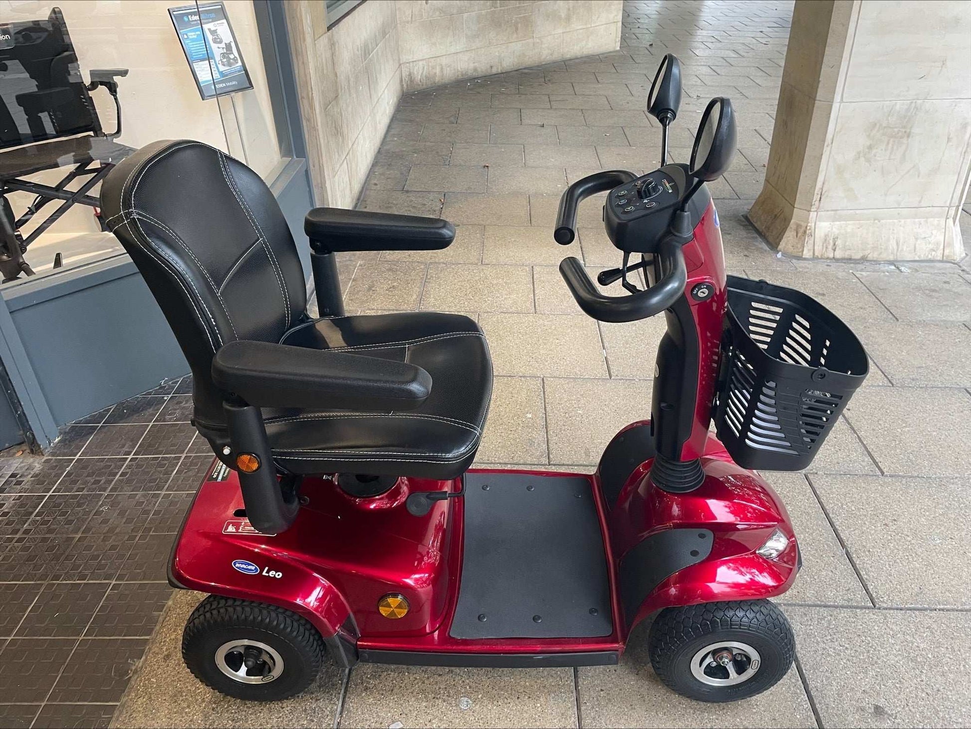 Invacare Leo - Red